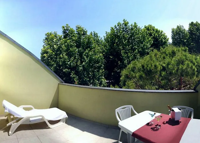 Bright Star Апартаменти *